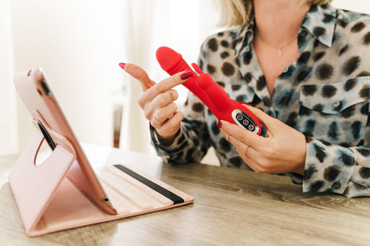 Dildos vs Vibrators: Finding the Right Toy for You